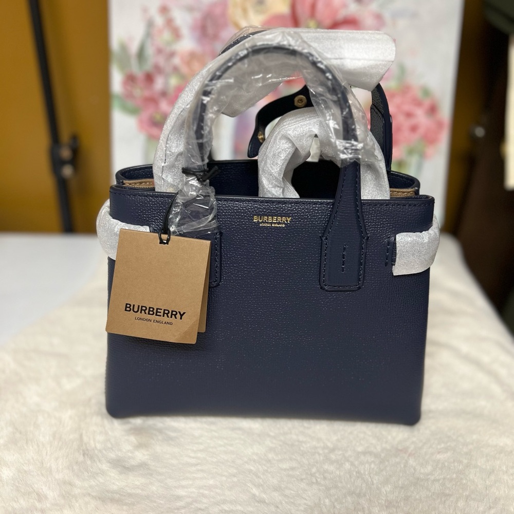 Burberry banner bag small